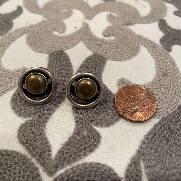 Round two-‎ tone silver & gold metallic stud earrings - Picture 3 of 4